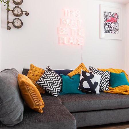 Entire Family Home , Large Rear Garden And Free Parking Belfast Extérieur photo