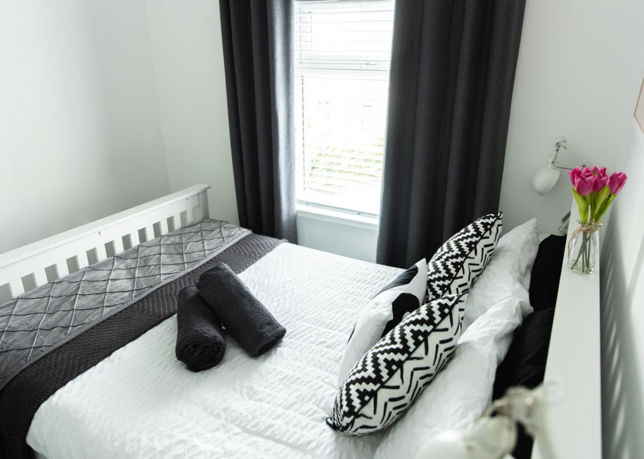 Entire Family Home , Large Rear Garden And Free Parking Belfast Extérieur photo