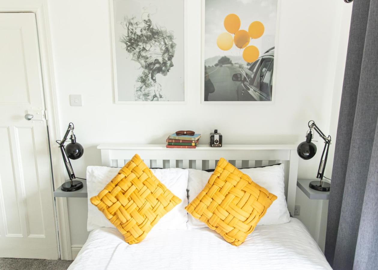 Entire Family Home , Large Rear Garden And Free Parking Belfast Extérieur photo